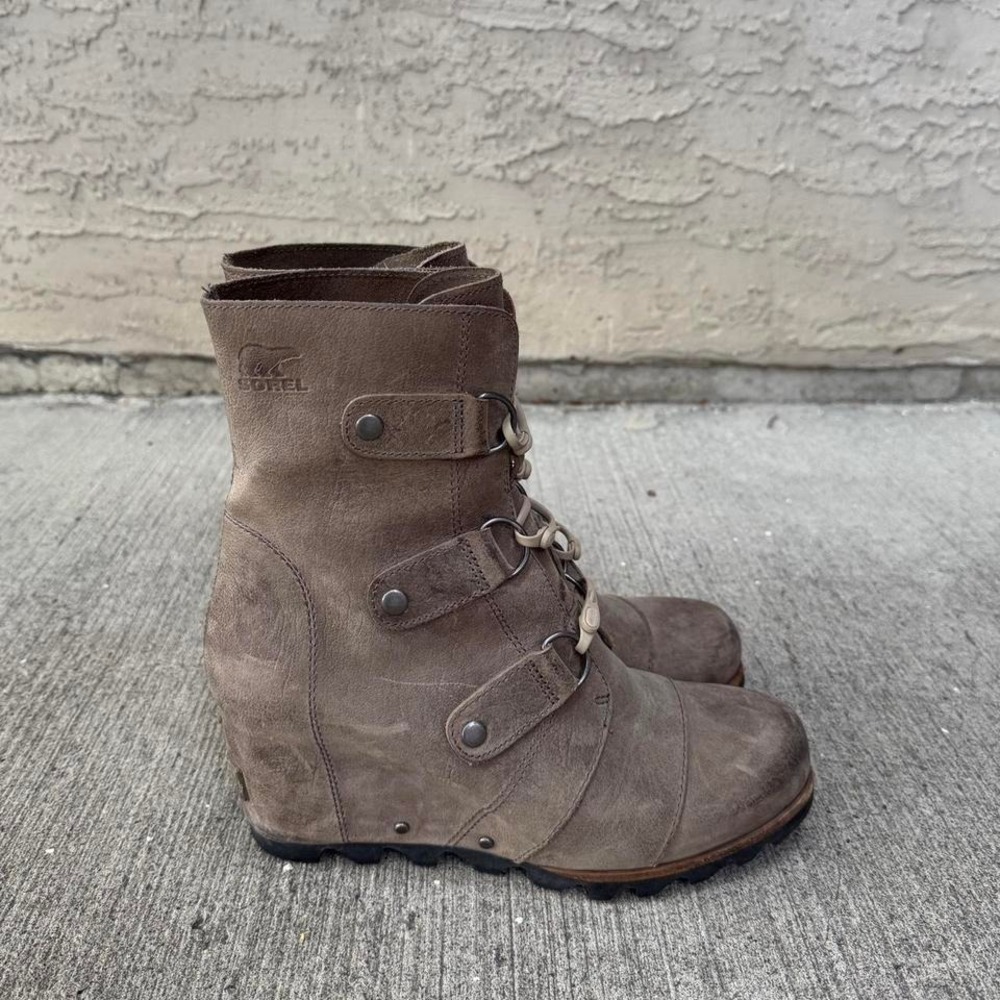 SOREL JOAN OF ARCTIC "TOBACCO LEATHER" WEDGE BOOT